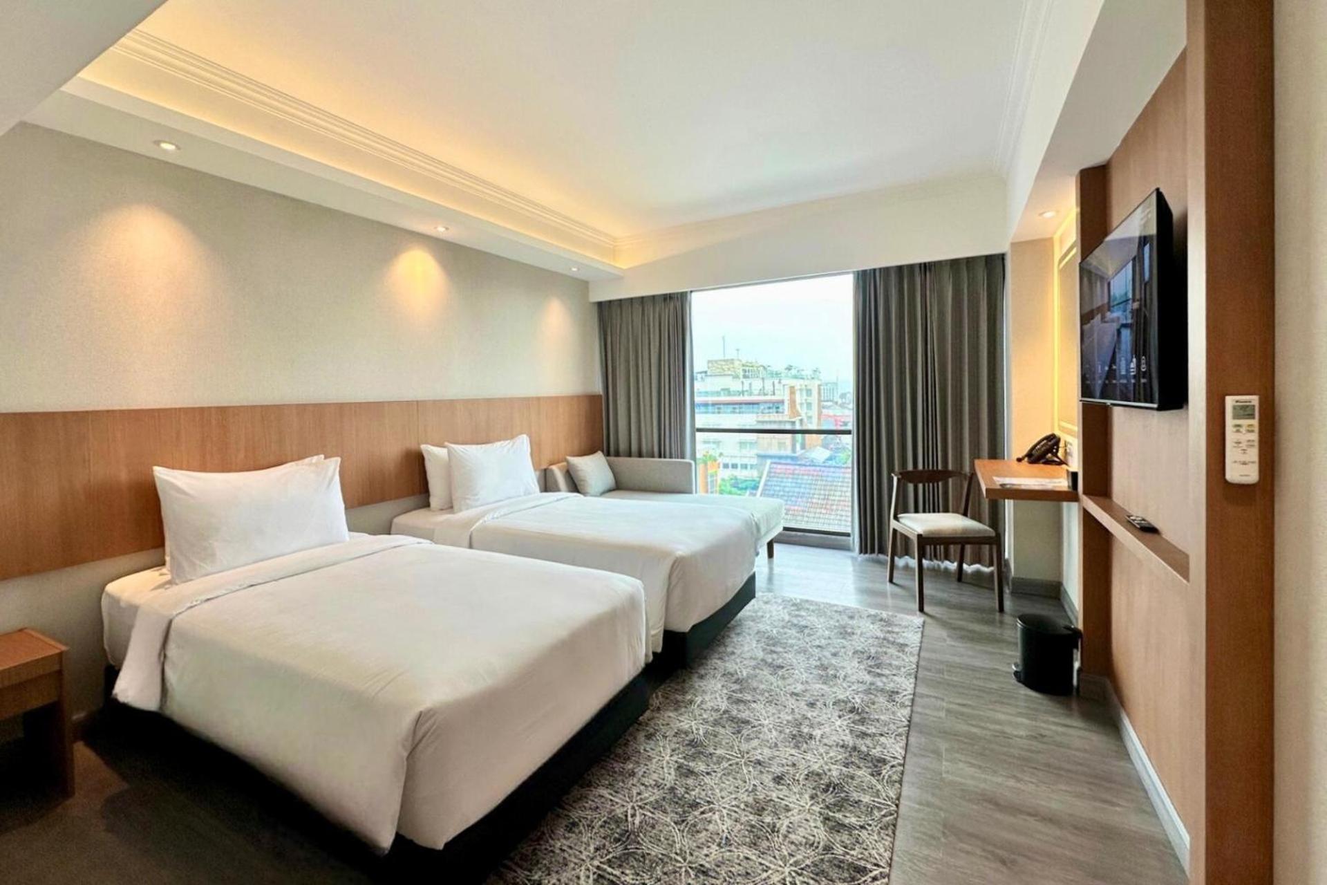 The Malioboro Hotel & Conference Center ジョグジャカルタ エクステリア 写真